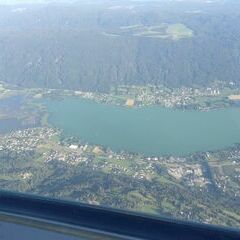 Flugwegposition um 16:41:36: Aufgenommen in der Nähe von Gemeinde Steindorf am Ossiacher See, Österreich in 2014 Meter