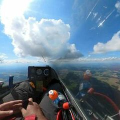 Flugwegposition um 14:28:40: Aufgenommen in der Nähe von Okres Jindřichův Hradec, Tschechien in 1899 Meter