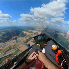 Flugwegposition um 14:16:53: Aufgenommen in der Nähe von Okres Jindřichův Hradec, Tschechien in 1732 Meter