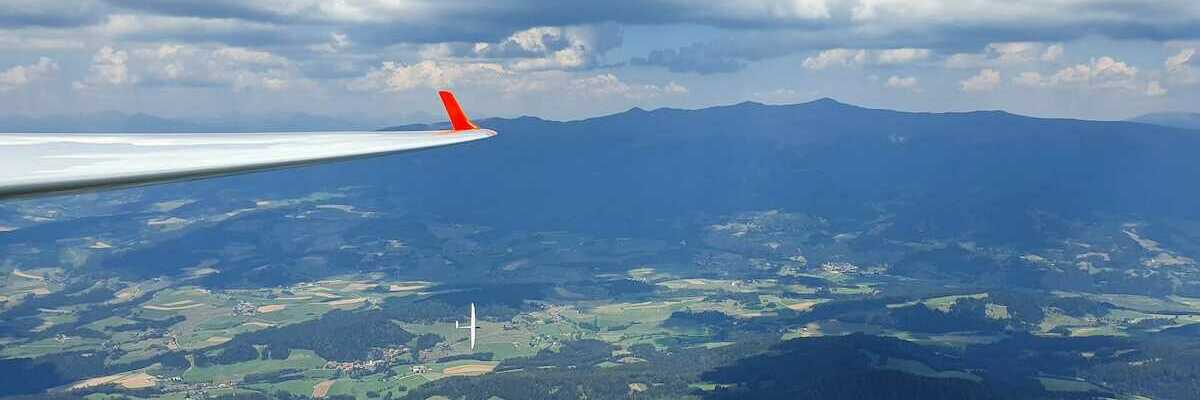 Flugwegposition um 12:03:14: Aufgenommen in der Nähe von Gemeinde Friesach, Österreich in 2115 Meter