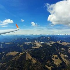 Flugwegposition um 12:19:52: Aufgenommen in der Nähe von Gemeinde Hohenau an der Raab, Österreich in 2057 Meter