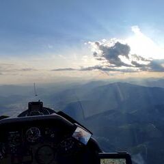 Flugwegposition um 16:45:35: Aufgenommen in der Nähe von Kindberg, Österreich in 1727 Meter