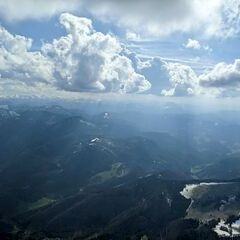 Flugwegposition um 14:04:17: Aufgenommen in der Nähe von Gemeinde Kirchberg an der Pielach, 3204 Kirchberg an der Pielach, Österreich in 1951 Meter