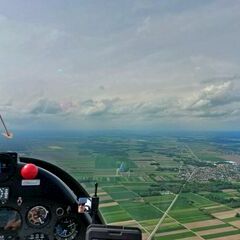 Flugwegposition um 13:27:20: Aufgenommen in der Nähe von Beltinci, 9231 Beltinci, Slowenien in 647 Meter