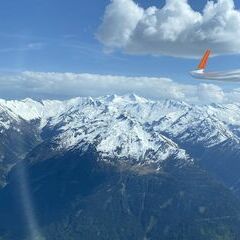 Flugwegposition um 14:04:19: Aufgenommen in der Nähe von Gemeinde Neukirchen am Großvenediger, Österreich in 2701 Meter