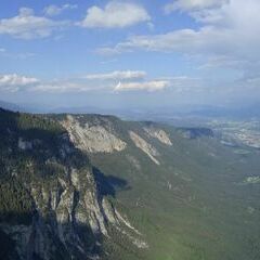 Flugwegposition um 15:38:20: Aufgenommen in der Nähe von Gemeinde Arnoldstein, Arnoldstein, Österreich in 1568 Meter