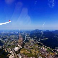 Flugwegposition um 10:15:25: Aufgenommen in der Nähe von Gemeinde Hallein, Hallein, Österreich in 1509 Meter