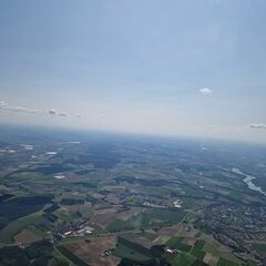 Flugwegposition um 14:21:51: Aufgenommen in der Nähe von Dingolfing-Landau, Deutschland in 1715 Meter