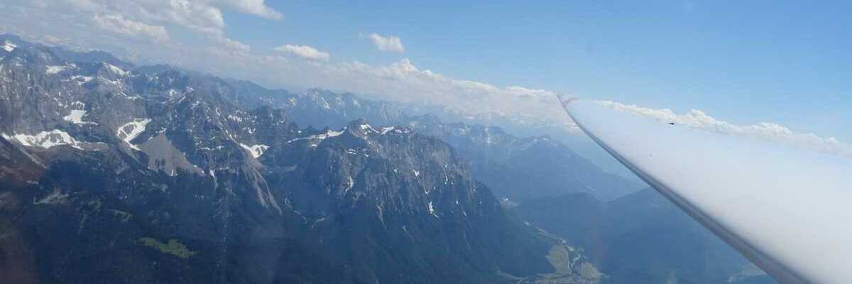 Flugwegposition um 13:17:08: Aufgenommen in der Nähe von Landkreis Bad Tölz-Wolfratshausen, Deutschland in 2423 Meter