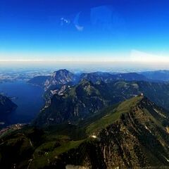 Flugwegposition um 14:44:08: Aufgenommen in der Nähe von Gemeinde Ebensee, 4802 Ebensee, Österreich in 2221 Meter