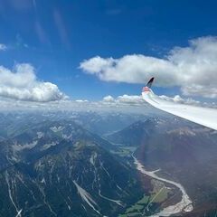 Flugwegposition um 10:54:28: Aufgenommen in der Nähe von Gemeinde Höfen, Höfen, Österreich in 3069 Meter