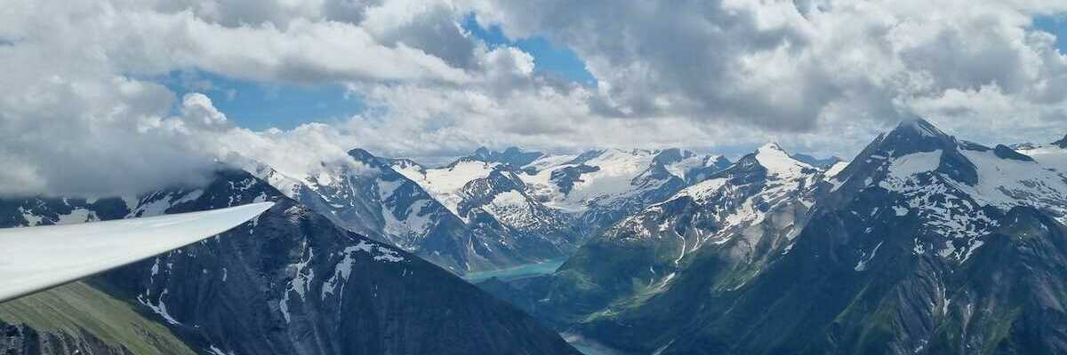 Flugwegposition um 12:48:19: Aufgenommen in der Nähe von Gemeinde Kaprun, Kaprun, Österreich in 2693 Meter