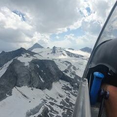 Flugwegposition um 14:12:34: Aufgenommen in der Nähe von Gemeinde Tux, Österreich in 3042 Meter