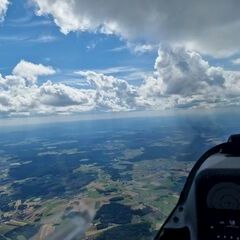 Flugwegposition um 12:36:55: Aufgenommen in der Nähe von Gemeinde Kautzen, Österreich in 2002 Meter