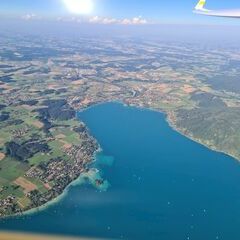 Flugwegposition um 15:50:33: Aufgenommen in der Nähe von Gemeinde Attersee am Attersee, Österreich in 1955 Meter