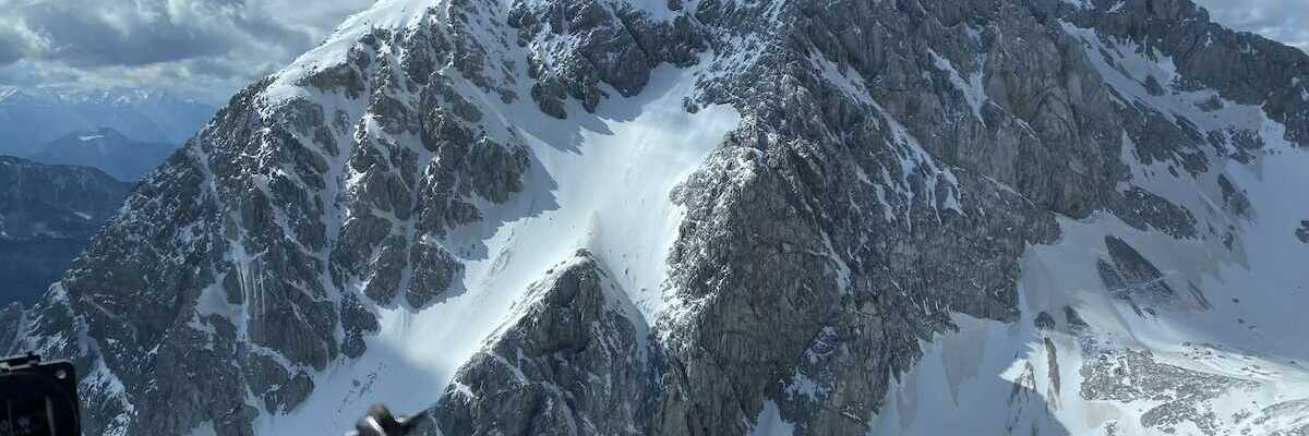 Flugwegposition um 13:55:49: Aufgenommen in der Nähe von Preddvor, 4205 Preddvor, Slowenien in 2330 Meter