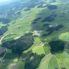 Flugwegposition um 10:36:17: Aufgenommen in der Nähe von Waldburg, Österreich in 1533 Meter