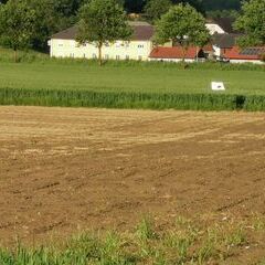 Verortung via Georeferenzierung der Kamera: Aufgenommen in der Nähe von Arbing, Österreich in 300 Meter