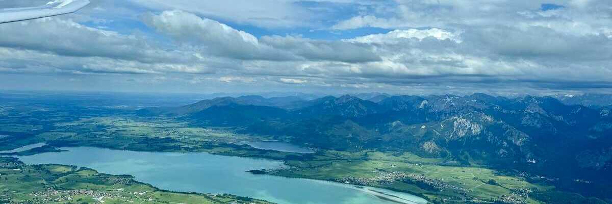 Verortung via Georeferenzierung der Kamera: Aufgenommen in der Nähe von Ostallgäu, Deutschland in 2100 Meter