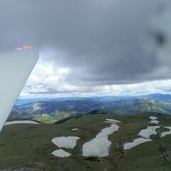 Flugwegposition um 09:07:34: Aufgenommen in der Nähe von St. Barbara im Mürztal, Österreich in 2038 Meter