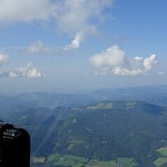 Flugwegposition um 13:57:27: Aufgenommen in der Nähe von Gemeinde Turnau, Österreich in 2013 Meter