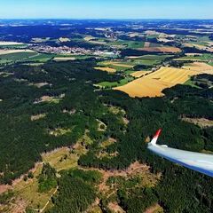 Flugwegposition um 12:40:26: Aufgenommen in der Nähe von Okres Jindřichův Hradec, Tschechien in 1067 Meter