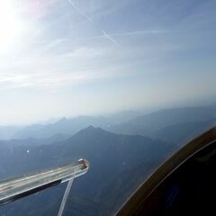 Flugwegposition um 15:57:51: Aufgenommen in der Nähe von Gemeinde Micheldorf in Oberösterreich, Österreich in 1064 Meter