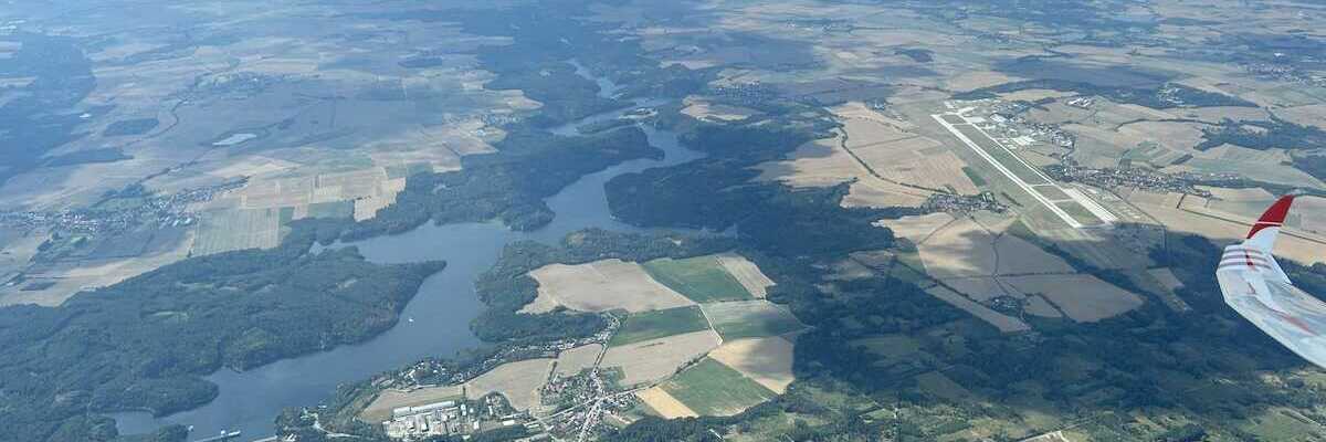 Flugwegposition um 13:15:07: Aufgenommen in der Nähe von Okres Třebíč, Tschechien in 2076 Meter