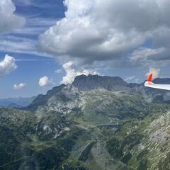 Flugwegposition um 13:59:57: Aufgenommen in der Nähe von Dalaas, Österreich in 2173 Meter