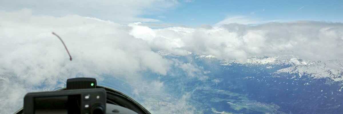 Flugwegposition um 13:42:30: Aufgenommen in der Nähe von Innsbruck, Österreich in 3642 Meter