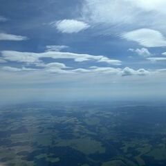 Flugwegposition um 13:55:30: Aufgenommen in der Nähe von Okres Český Krumlov, Tschechien in 2210 Meter